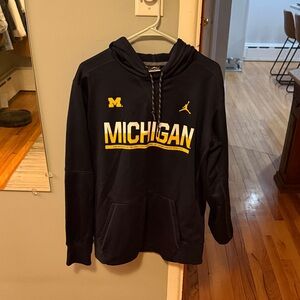Jordan Men's Black and Yellow Michigan Sweater